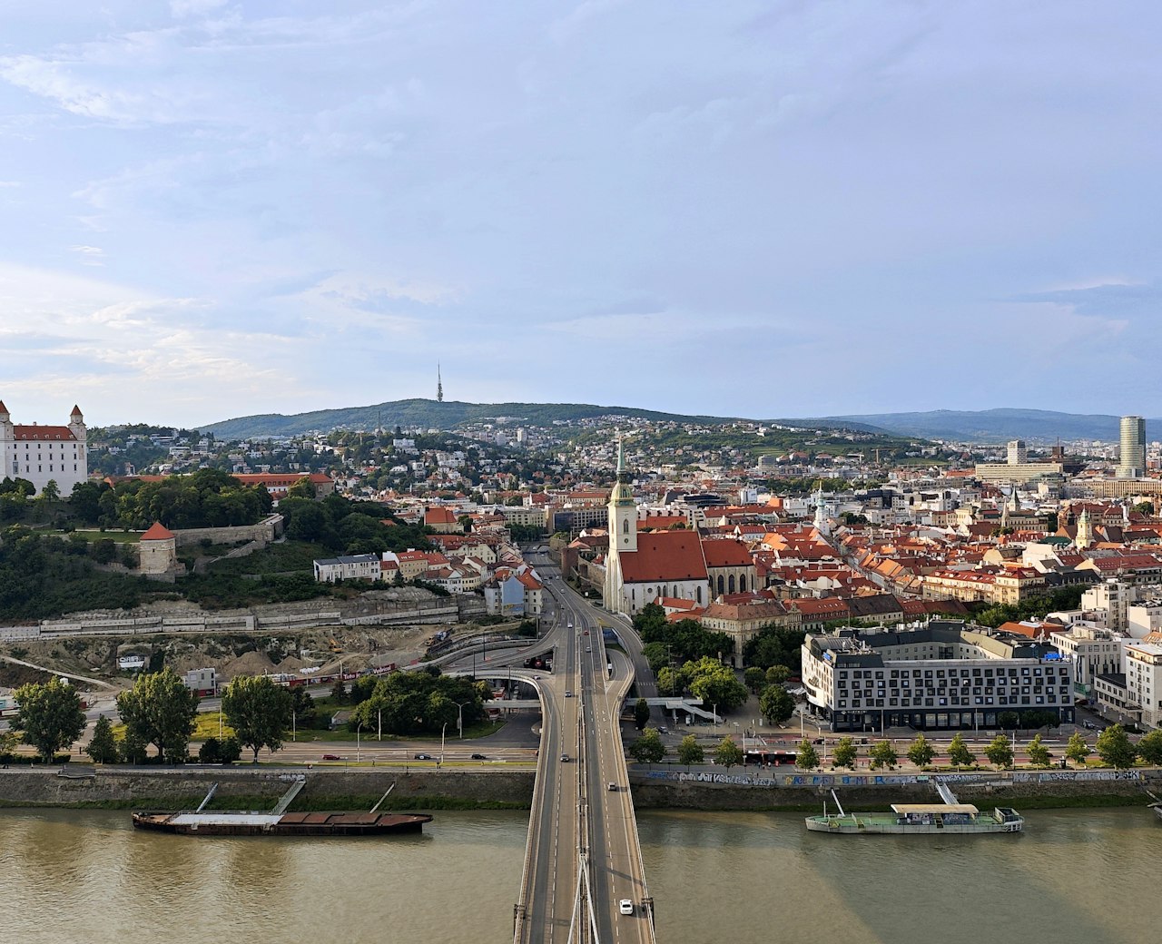 Panoráma Bratislavy – hrad, Dóm sv. Martina a most cez Dunaj